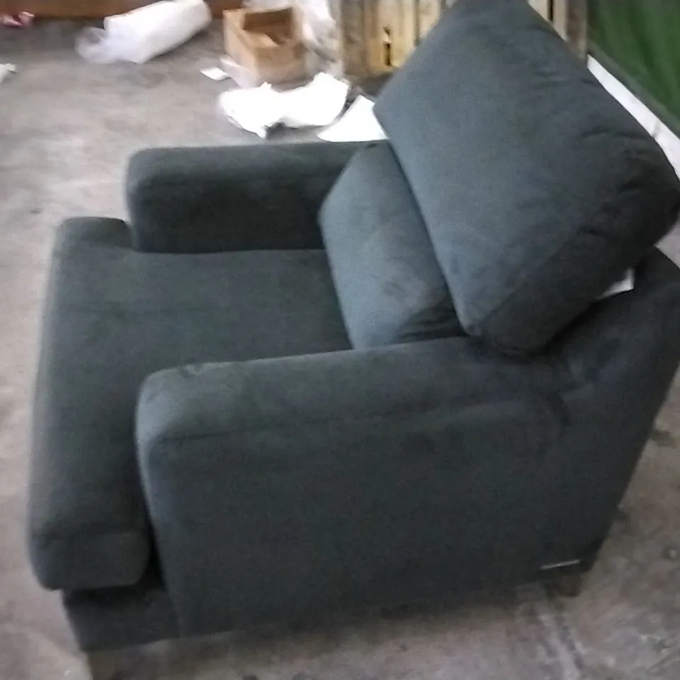 THE LOUNGE COMPANY DARK GREEN PLUSH VELVET ARMCHAIR 