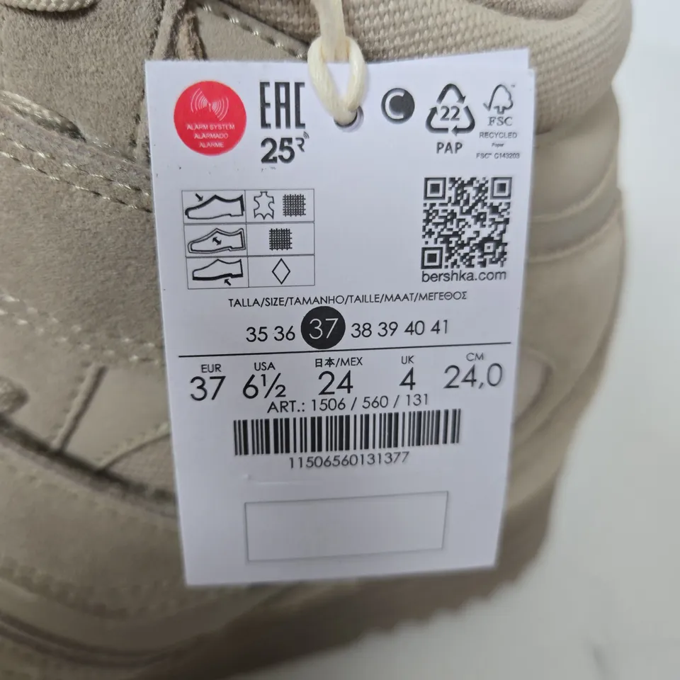 BERSHKA SIZE 37