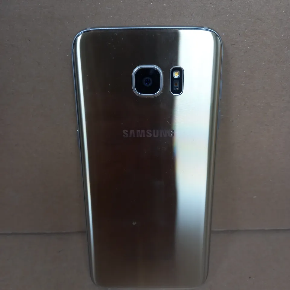 SAMSUNG GALAXY S7 EDGE SMARTPHONE IN GOLD