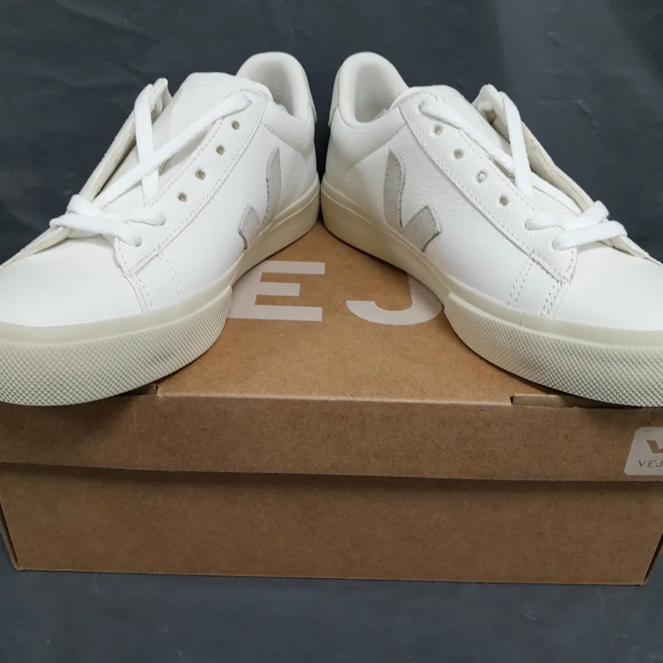 BOXED PAIR OF VEJA SHOES IN WHITE SIZE UK 4