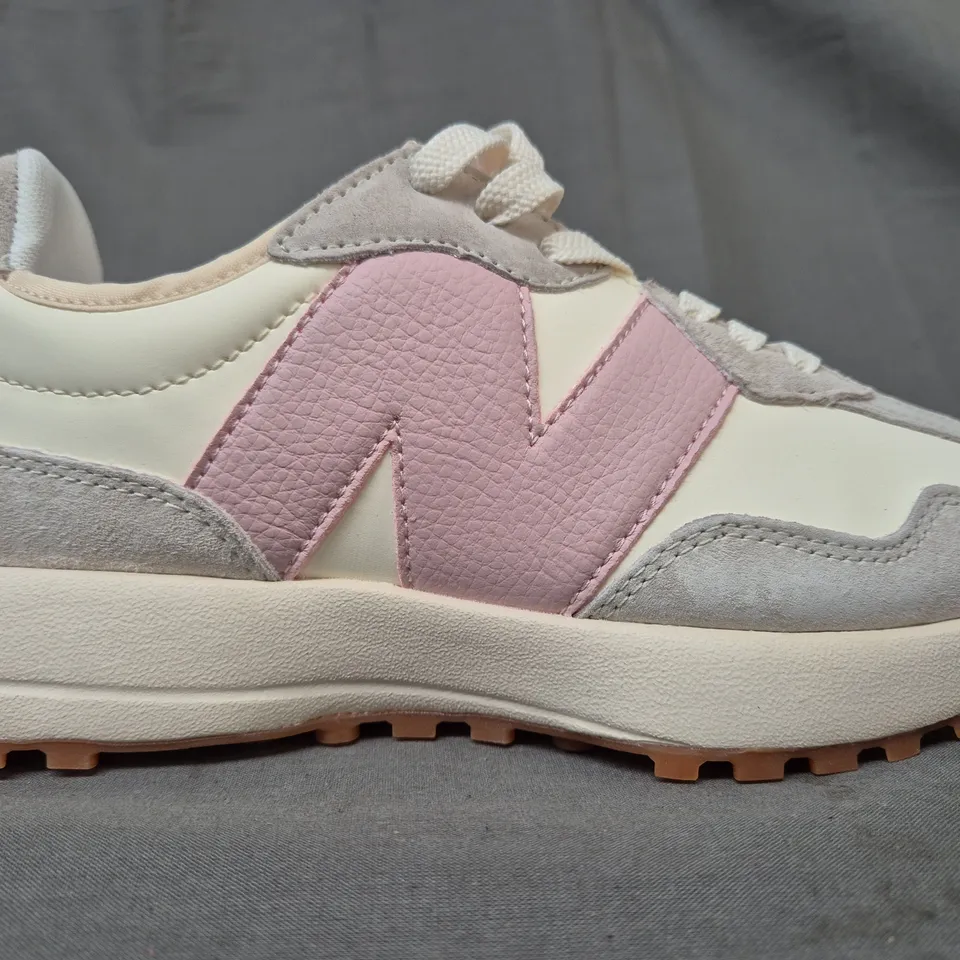 BOXED PAIR OF NEW BALANCE 327 SHOES IN WHITE/PINK UK SIZE 6