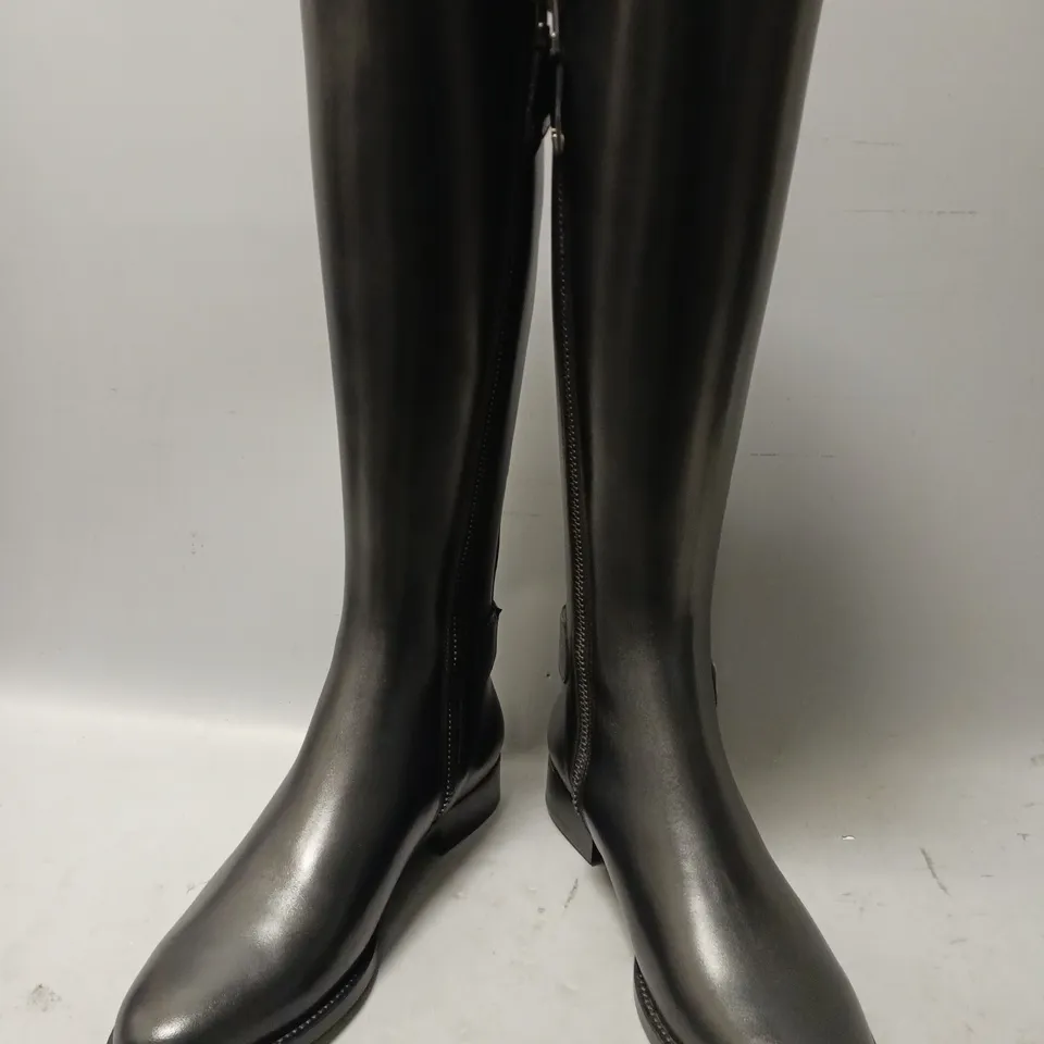 BOXED PAIR OF FAIRFAX & FAVOR SECONDS WOMEN'S FLAT UPTON KNEE-HIGH BOOTS IN BLACK UK SIZE 7.5