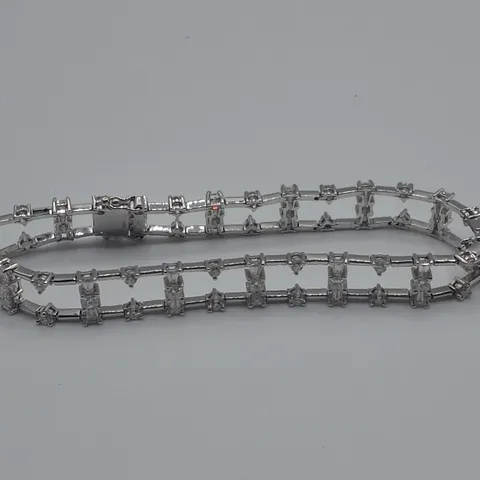 18CT WHITE GOLD BRACELET SET WITH NATURAL BRILLIANT TAPERED BAGUETTE AND PRINCESS CUT DIAMONDS