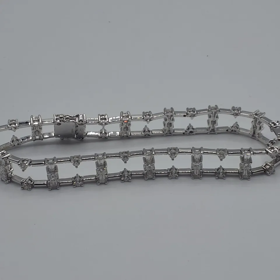 18CT WHITE GOLD BRACELET SET WITH NATURAL BRILLIANT TAPERED BAGUETTE AND PRINCESS CUT DIAMONDS