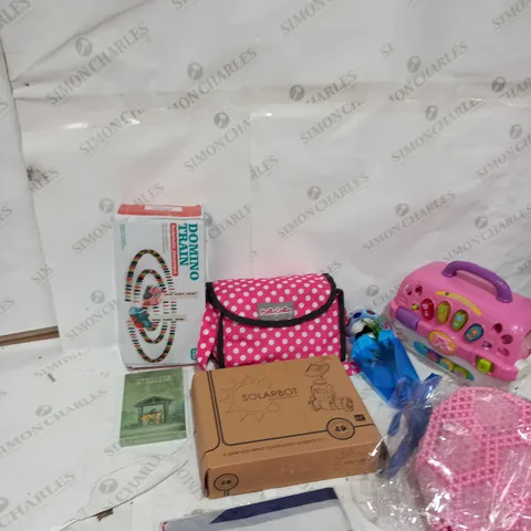 LOT OF APPROXIMATELY 10 ASSORTED TOYS AND GAMES TO INCLUDE MOLLY DOLLY, DOMINO TRAIN AND SOLARBOT