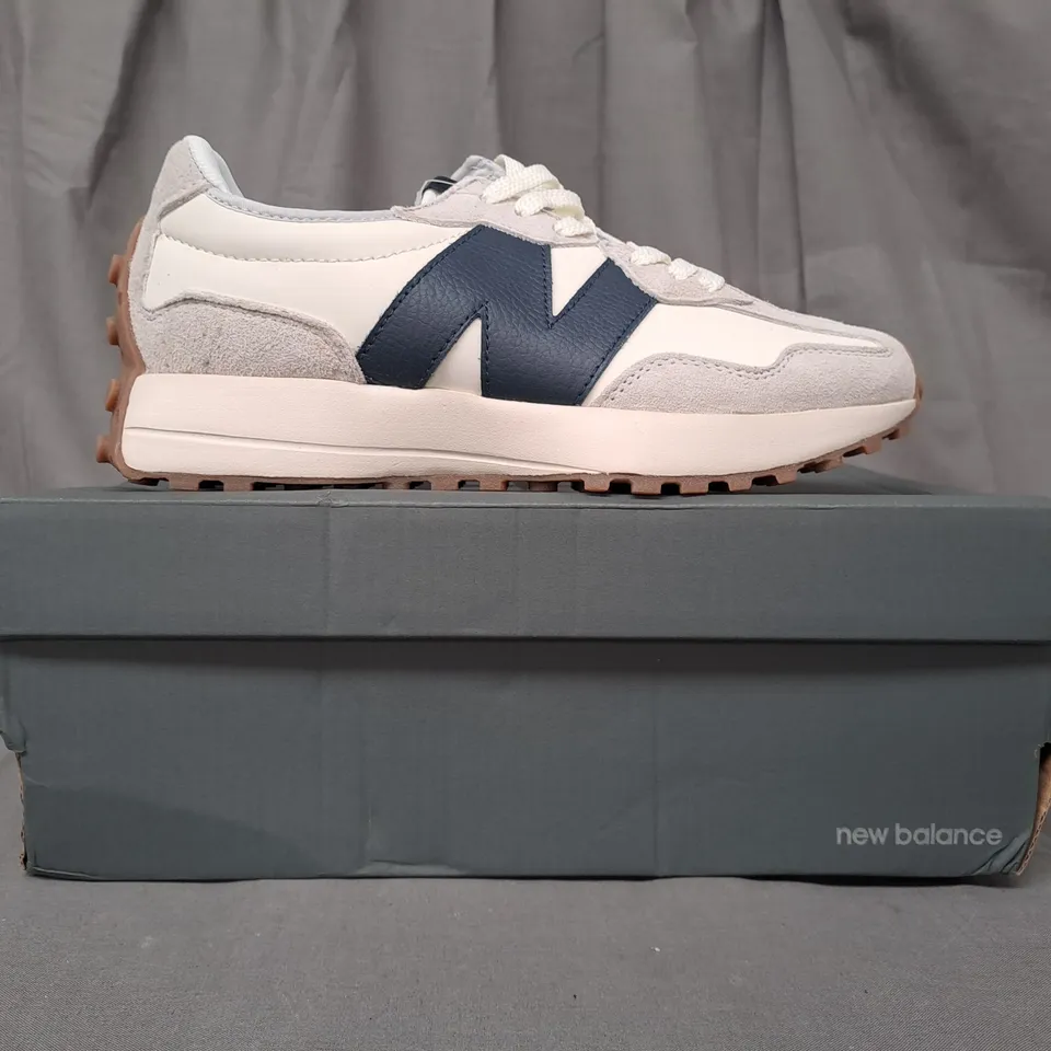 BOXED PAIR OF NEW BALANCE 327 SHOES IN WHITE/STONE/NAVY UK SIZE 6