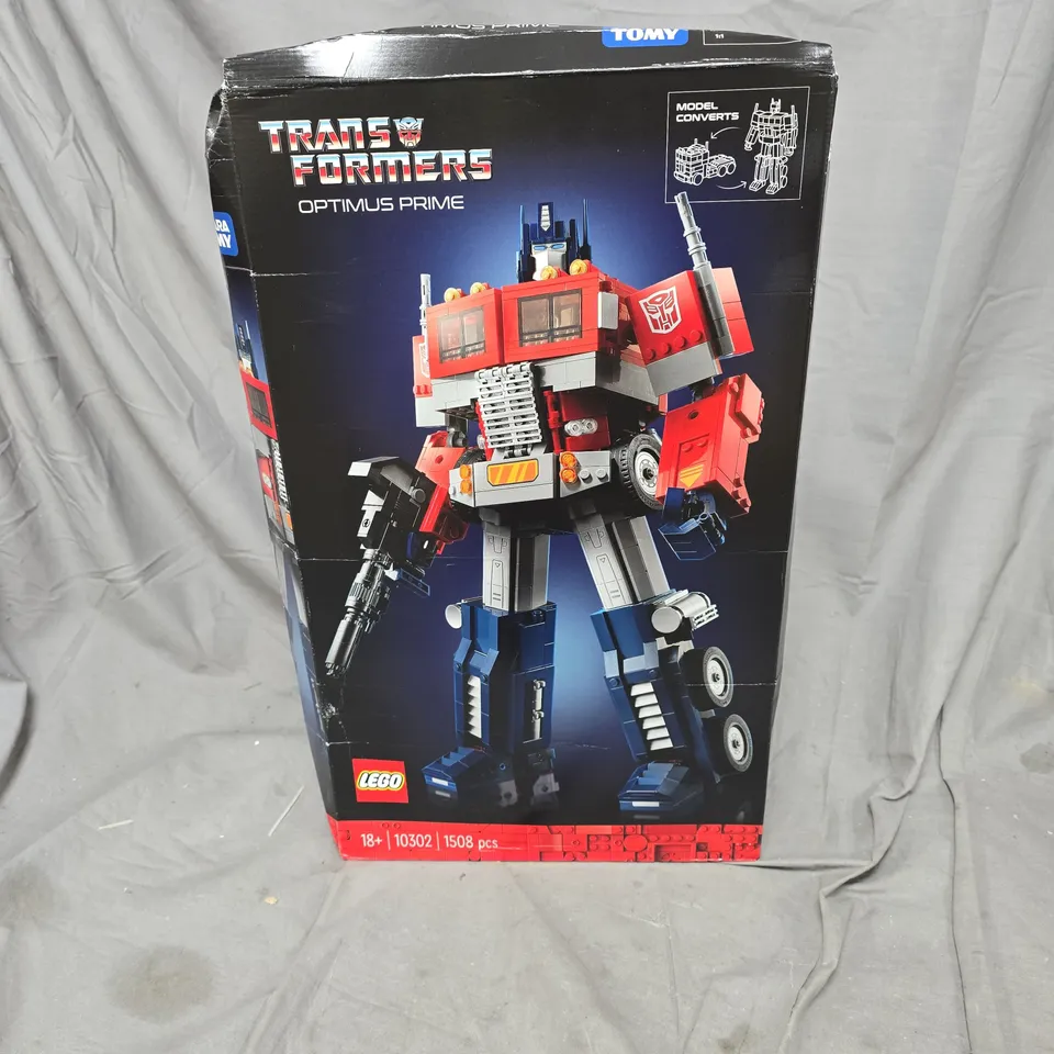 BOXED LEGO TRANSFORMERS OPTIMUS PRIME 10302