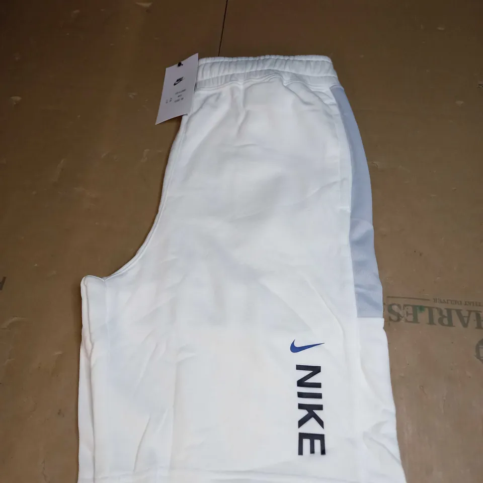 KIDS NIKE FLEECE SHORTS SIZE XL