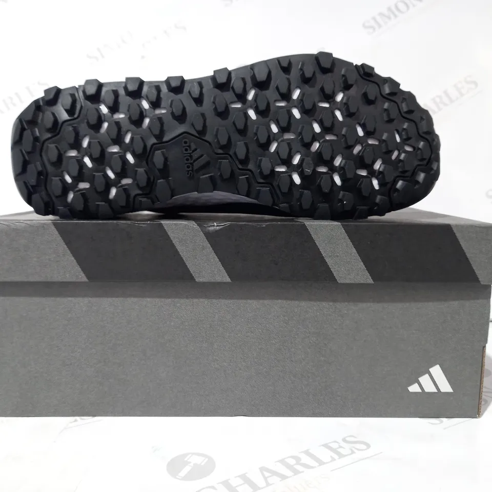 BOXED PAIR OF ADIDAS HOCKEY YOUNGSTAR TRAINERS IN BLUE UK SIZE 5