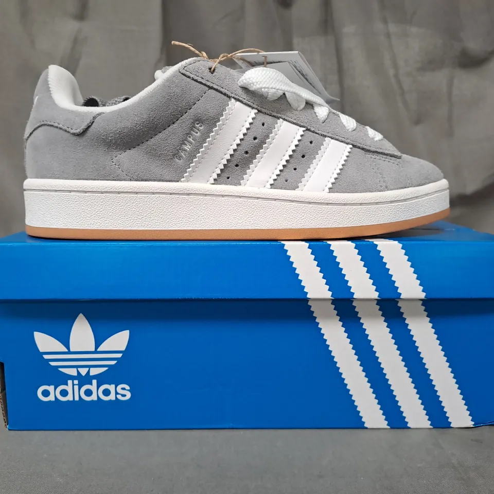 BOXED PAIR OF ADIDAS 00S J SHOES IN GREY UK SIZE 4.5