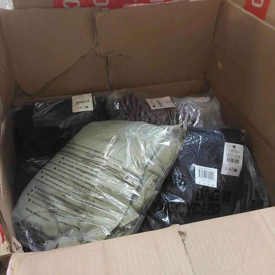 PALLET CONTAINING A LARGE QUANTITY OF BRAND NEW PRODUCTS INCLUDING: ASSORTED CLOTHING, OVERSIZED TOTES, JUMPERS, TROUSERS, SOCKS ECT