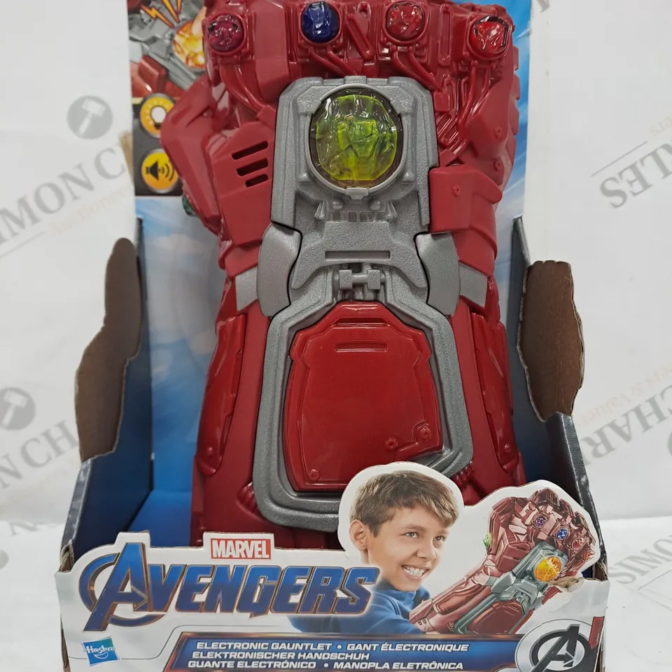 BOXED MARVEL AVENGERS RED ELECTRONIC GAUNTLET RRP £28.99