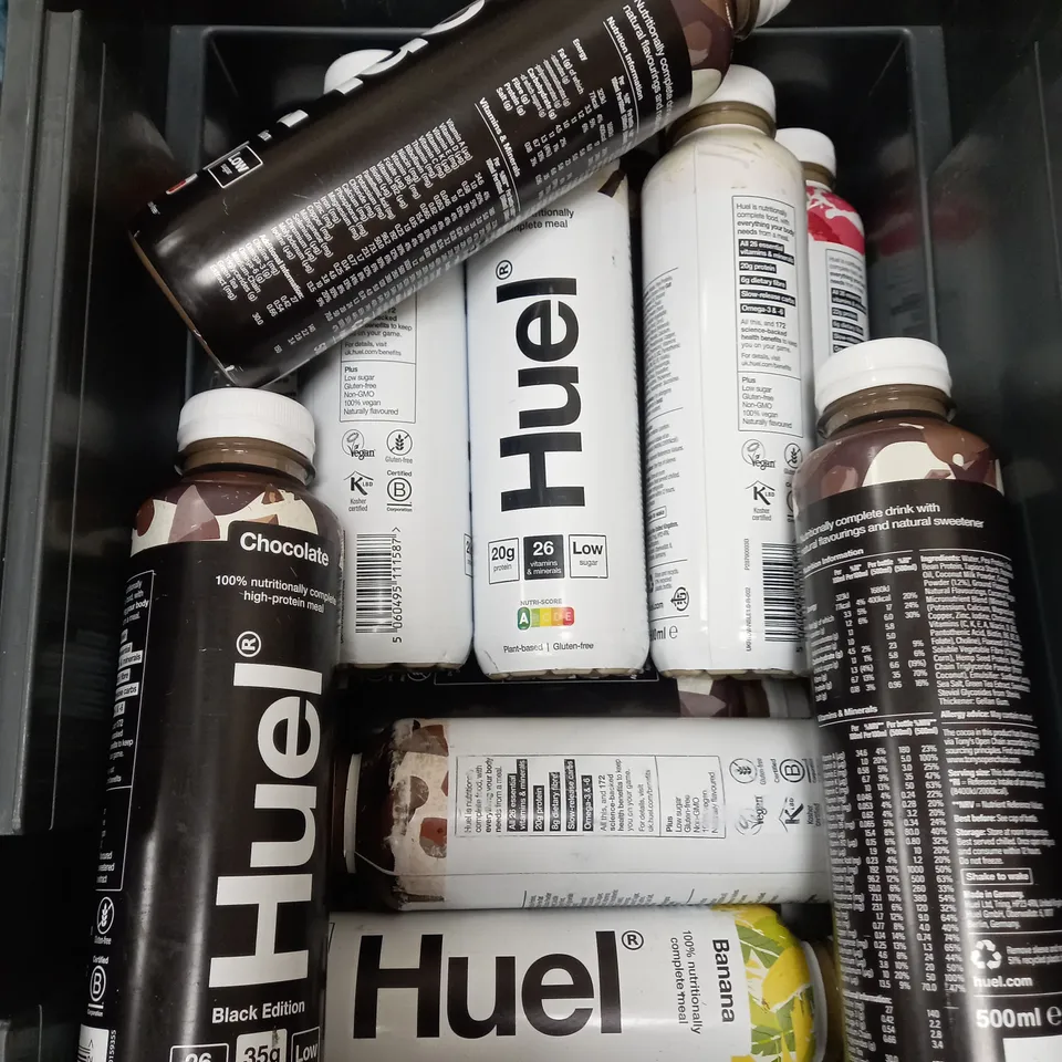 APPROXIMATELY 18 HUEL FOOD SUPPLEMENT DRINKS ASSORTED FLAVOURS 500ML