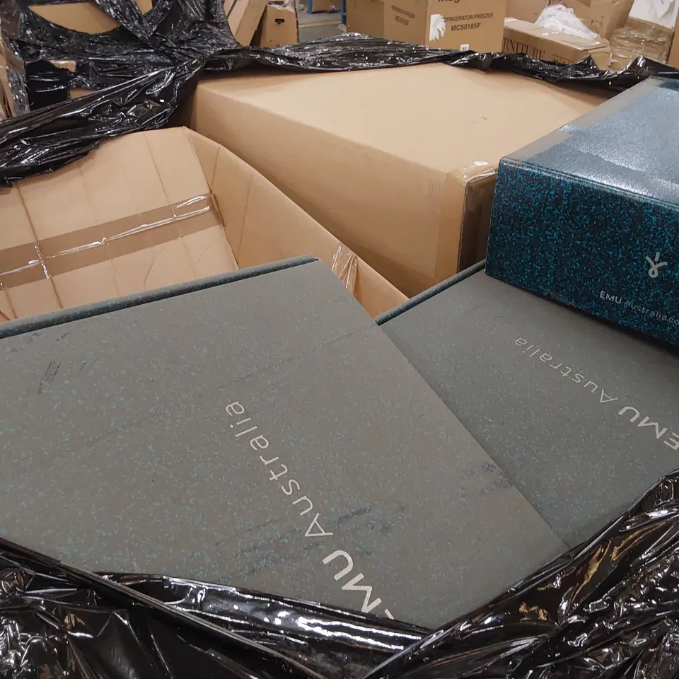 PALLET OF APPROXIMATELY 146 BRAND NEW ASSORTED CLOTHING AND ACCESSORIES TO INCLUDE;