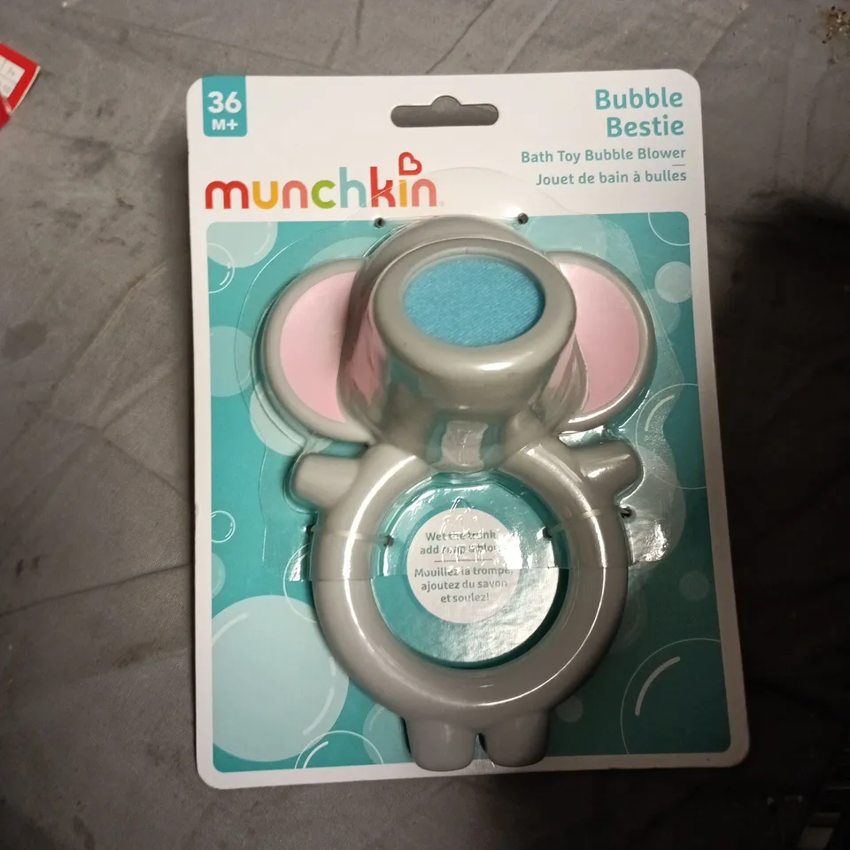 BOX OF APPROXIMATELY 10 ASSORTED TOYS INCLUDING UNO , BUBBLE BESTIE AND TEXTILE MARKERS 