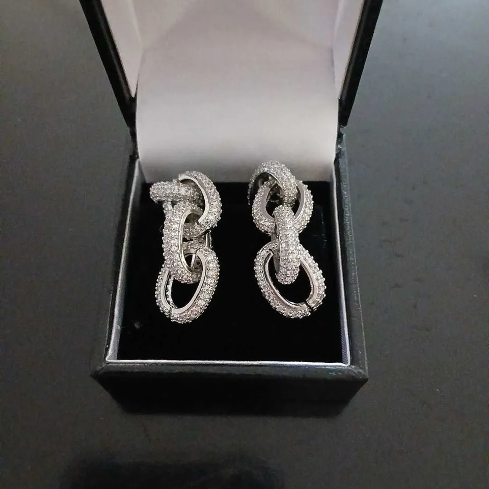 BUTLER & WILSON SMALL CRYSTAL CABLE LINK EARRINGS