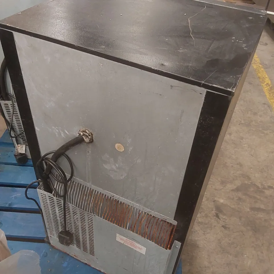 AUTONUMIS COMMERCIAL DISPLAY FRIDGE