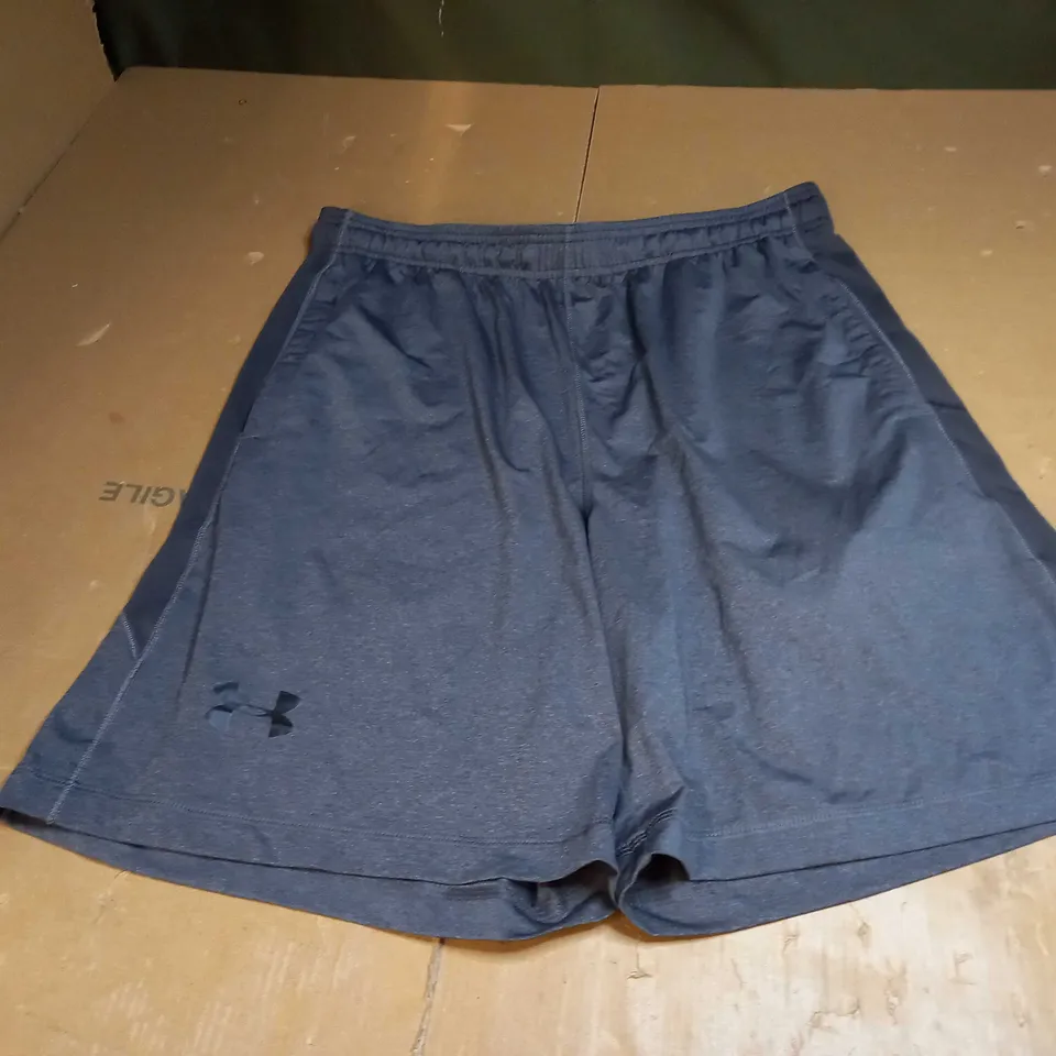 UNDER ARMOUR SHORTS SIZE L