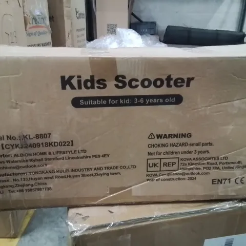 BOXED KIDS SCOOTER
