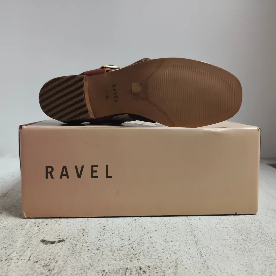 BOXED PAIR OF RAVEL TOGSTON OPEN TOE BLOCK HEEL SANDALS IN TAN LEATHER SIZE UK 7