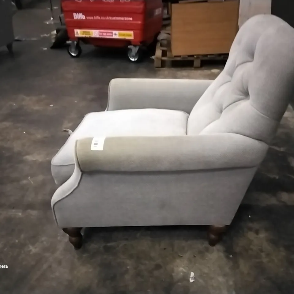QUALITY DESIGNER OCASIONAL CHAIR BUTTON BACK LIGHT GRAY FABRIC