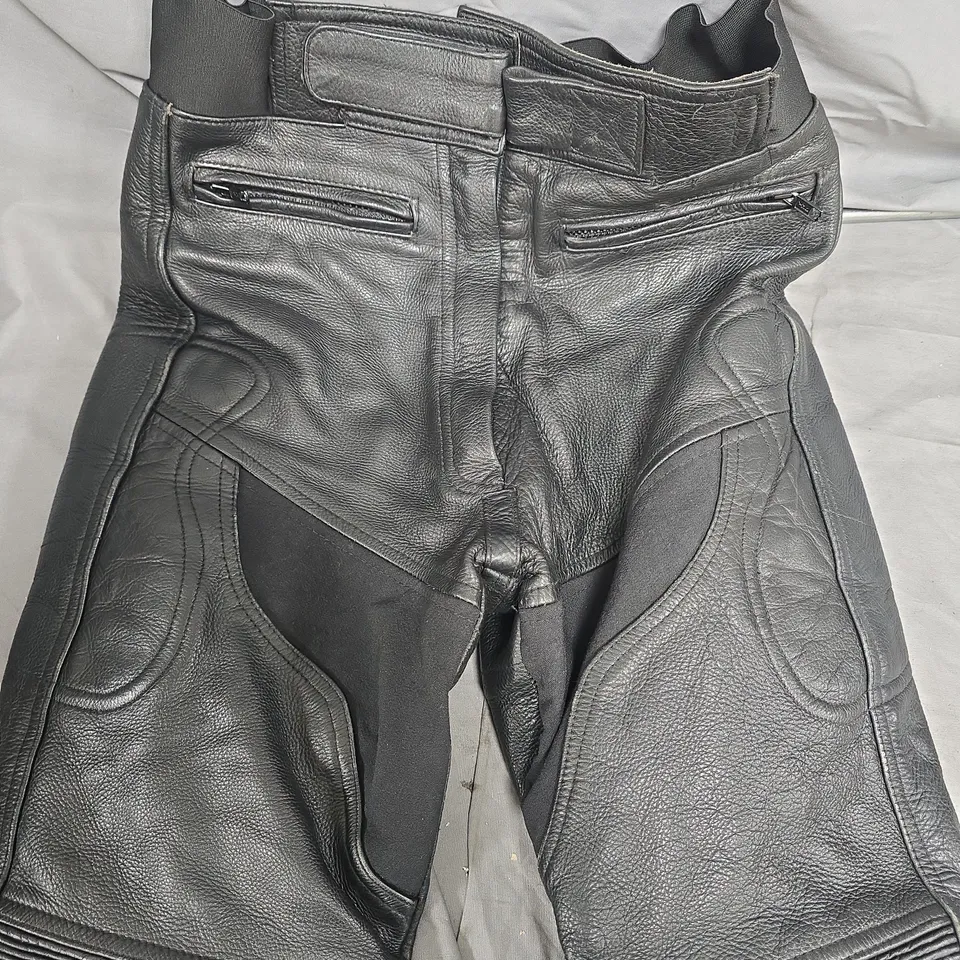 MEN'S BLACK LEATHER MOTORCYCLE TROUSERS WITH KNEE PADDING - SIZE UNKNOWN 