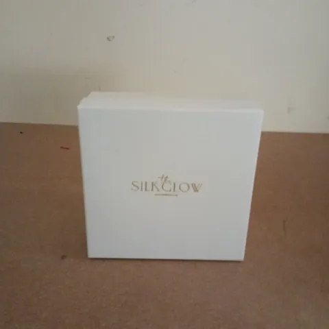 BOXED THE SILK GLOW HAIR SET