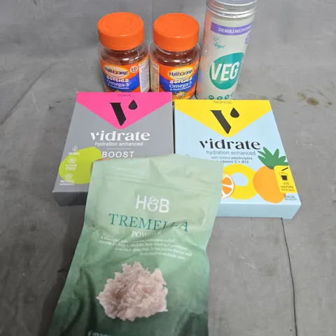 APPROXIMATELY 15 ASSORTED VITAMIN/HEALTH AID PRODUCTS TO INCLUDE VIDRATE, VEG 1, OMEGA-3 ETC 
