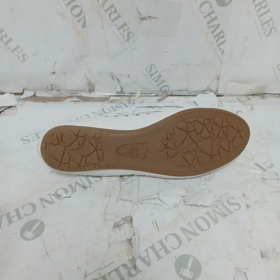 LOT OF 12 PAIRS OF LADIES AVON WHITE PUMPS