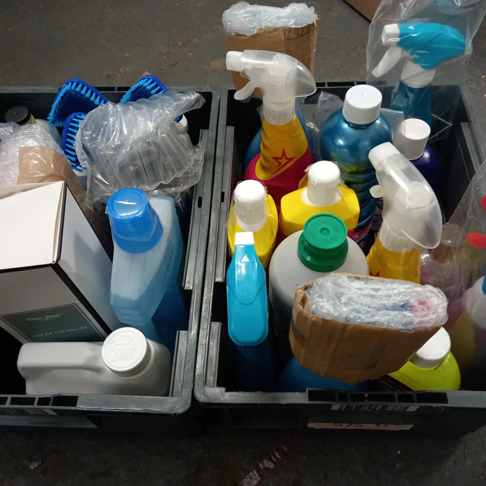 LOT OF 4 CRATES OF ASSORTED HOUSEHOLD LIQUID ITEMS TO INCLUDE WOOD GLUE, ASTONISH NON-BIO AND GLYPHO 360 - COLLECTION ONLY