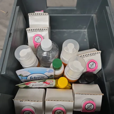 APPROXIMATELY 10 ASSORTED HOUSEHOLD ITEMS TO INCLUDE FOAM CLEANER, FEBREZE PLUG REFILLS, WASHING UP LIQUID ETC 