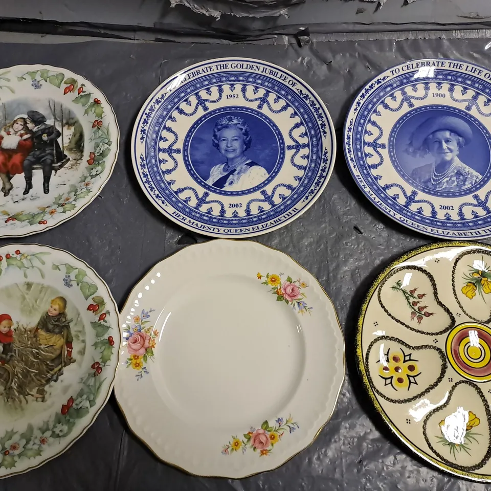 LOT OF APPROXIMATLEY 13 ASSORTED PLATES TO INCLUDE WEDGEWOOD QUEEN ELIZABETH COMMERATIVE PLATE