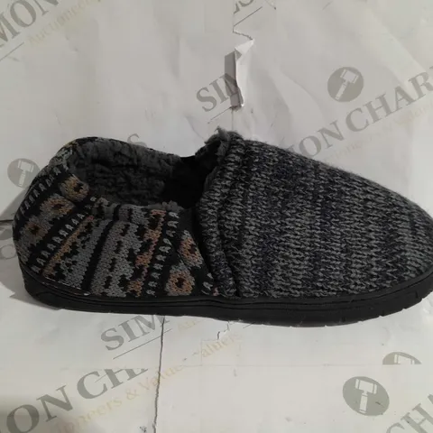 MUK LUKS MENS SLIPPERS SIZE 8.5-10