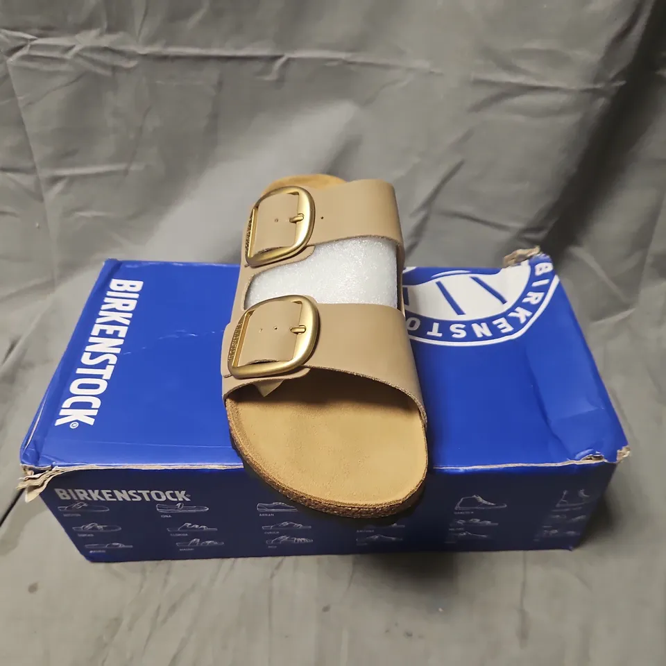 BOXED BIRKENSTOCK ARIZONA BS SANDCASTLE SANDALS – BEIGE, EU39 (UK6)