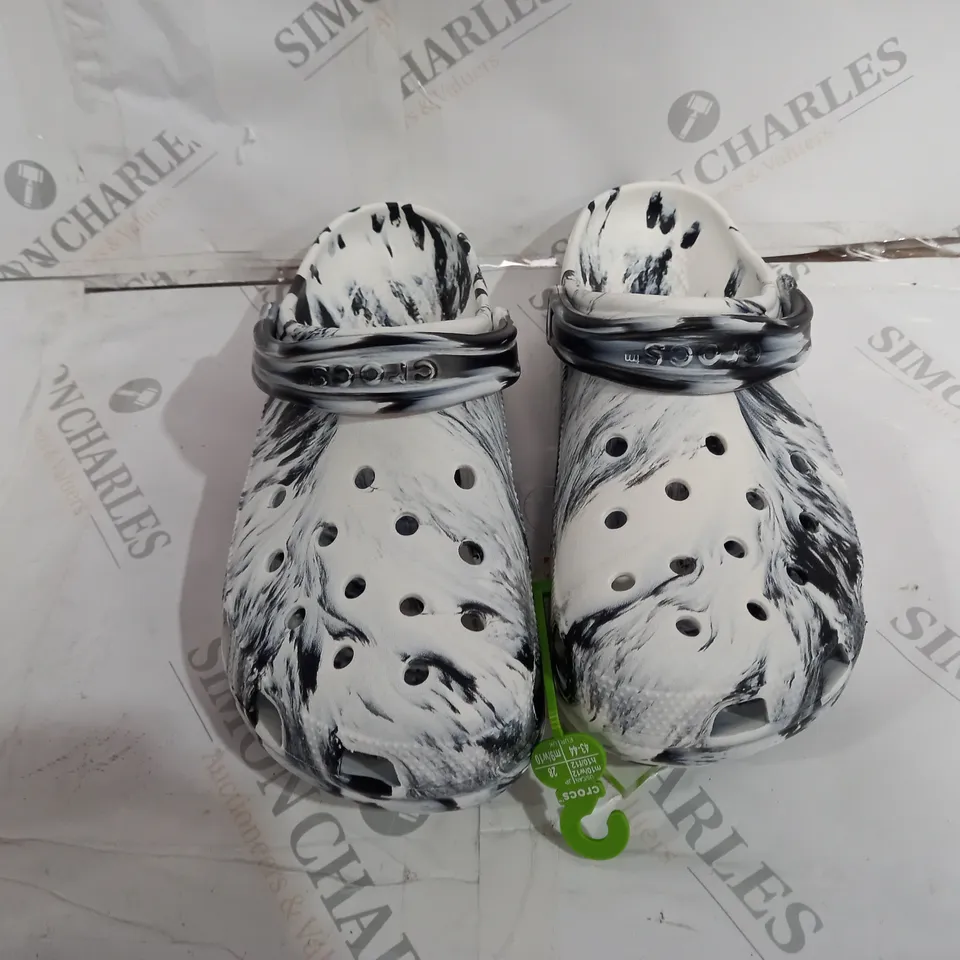 CROCS CLASSIC MARBLED CLOG WHITE/BLACK