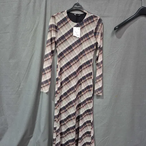WOMEN'S PLAID MAXI DRESS β LONG SLEEVES MEDIUM