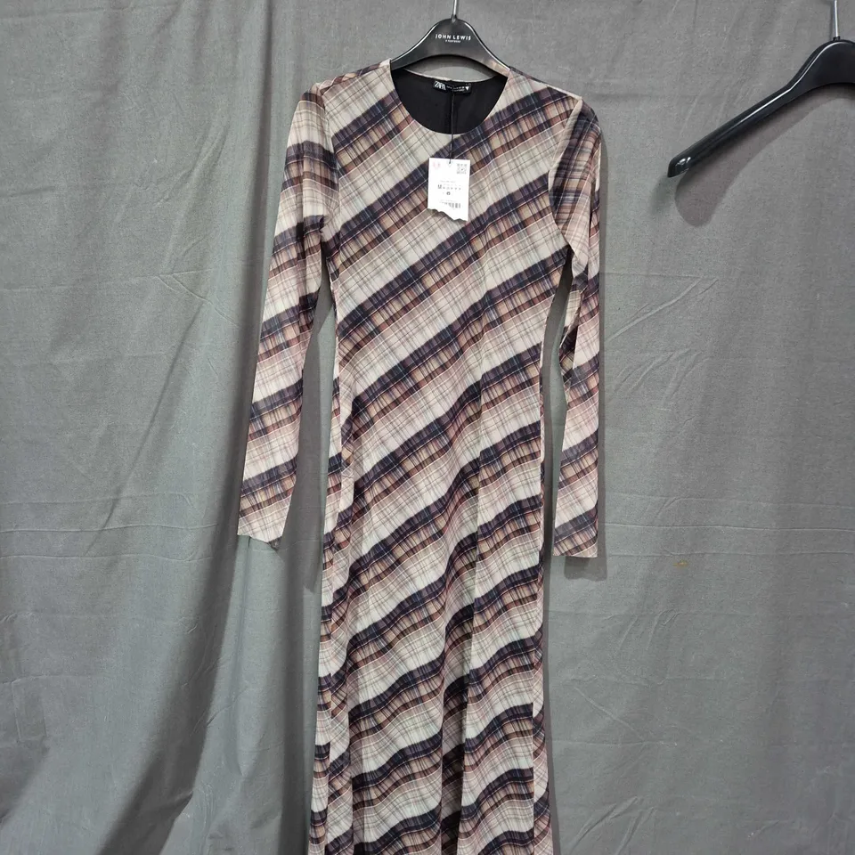 WOMEN'S PLAID MAXI DRESS – LONG SLEEVES MEDIUM 