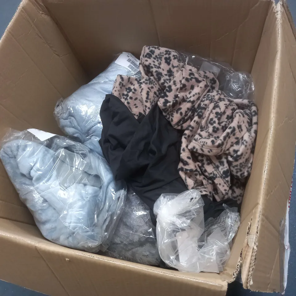 BOX OF 18 ASSORTED ITEMS TO INCLUDE: COZEEHOME VELVETSOFT PJ SET, KIM&CO, SHERPA CARDIGAN ETC
