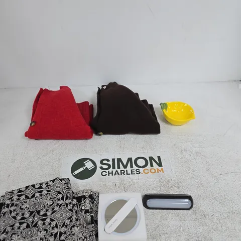 BOX OF APPROXIMATELY 10 ASSORTED ITEMS INCLUDING A LEMON DISH, A COLOUR CHANGING SOLAR WALL LIGHT AND A SIMPLE BEAUTY DOUBLE SIDED FLIP HANDHELD POCKET MIRROR WITH 5X MAGNIFICATION