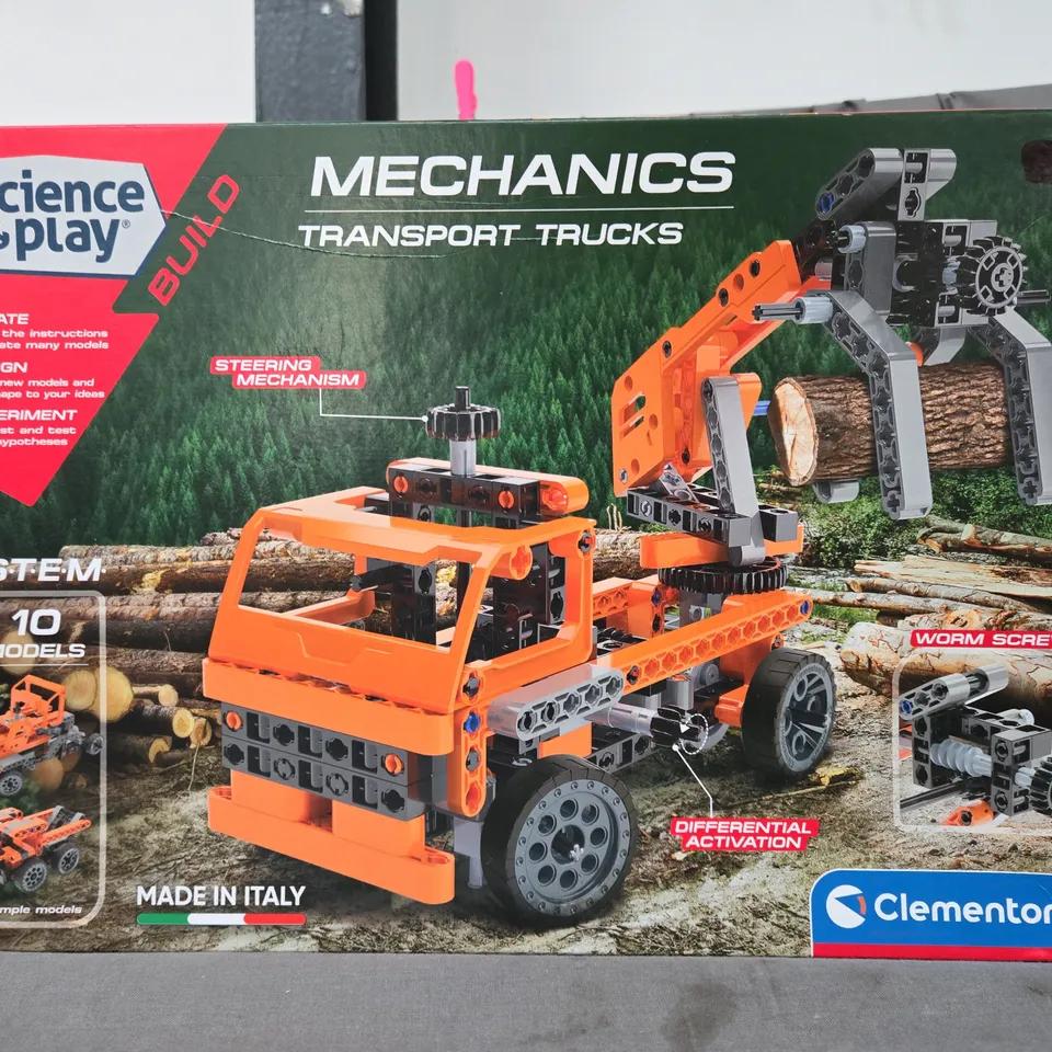 BOXED CLEMENTONI SCIENCE & PLAY BUILD MECHANICS TRANSPORT TRUCKS