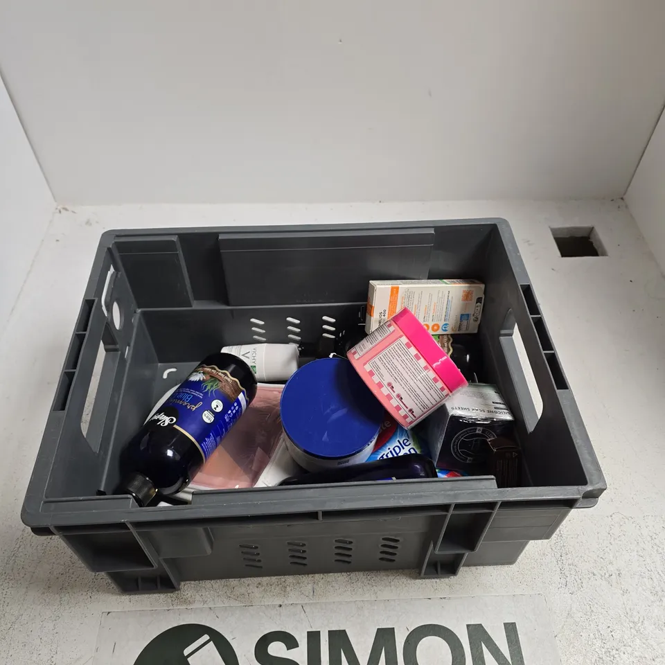 TOTE OF APPROXIMATELY 15 ASSORTED BEAUTY ITEMS INCLUDING AVEENO SKIN RELIEF FAST ABSORBING CREAM, LANCOME HYPNOSE WATERPROOF MASCARA AND ELAIMEI SILICONE SCAR SHEETS