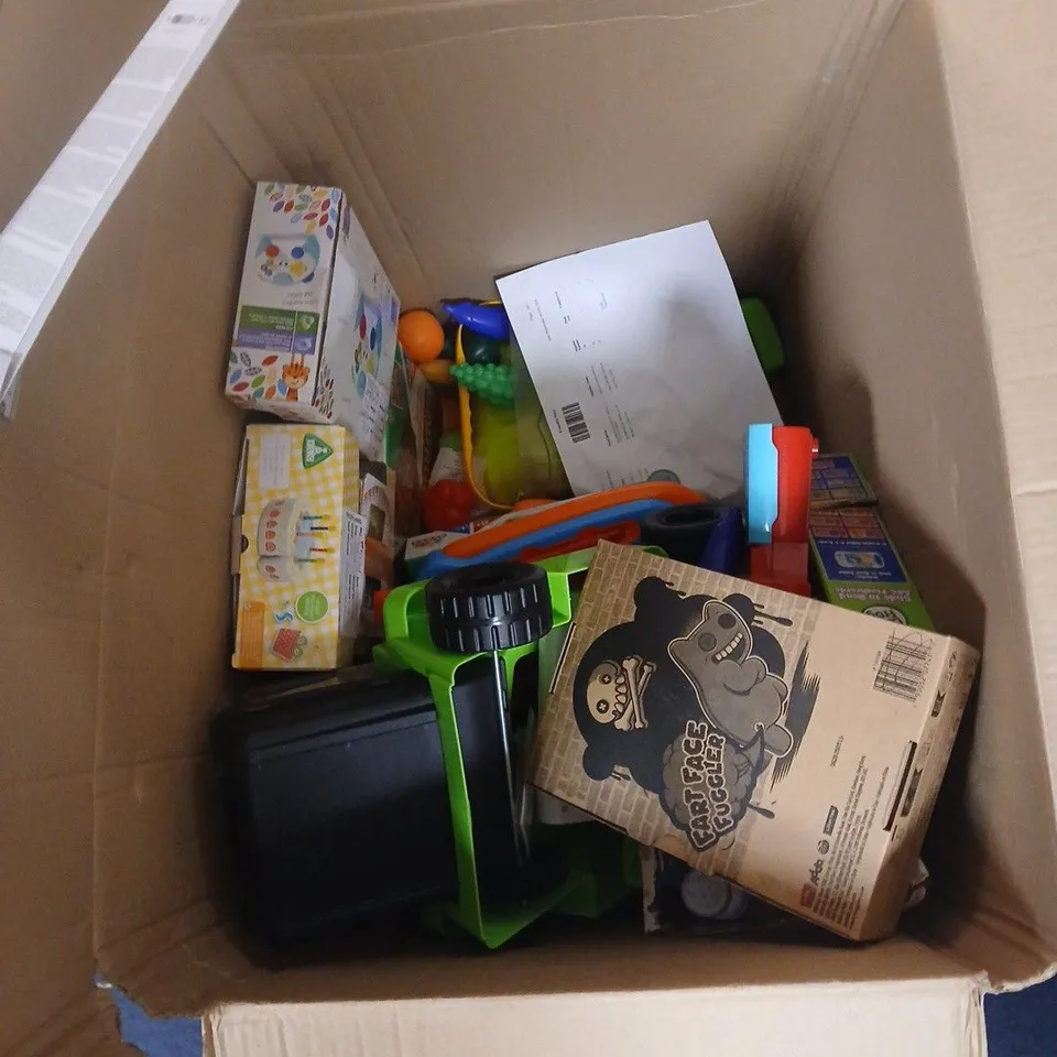 BOX OF APPROXIMATELY 10 ASSORTED TOYS TO INCLUDE: FANTASY PALACE AND STAR CHOPPER 