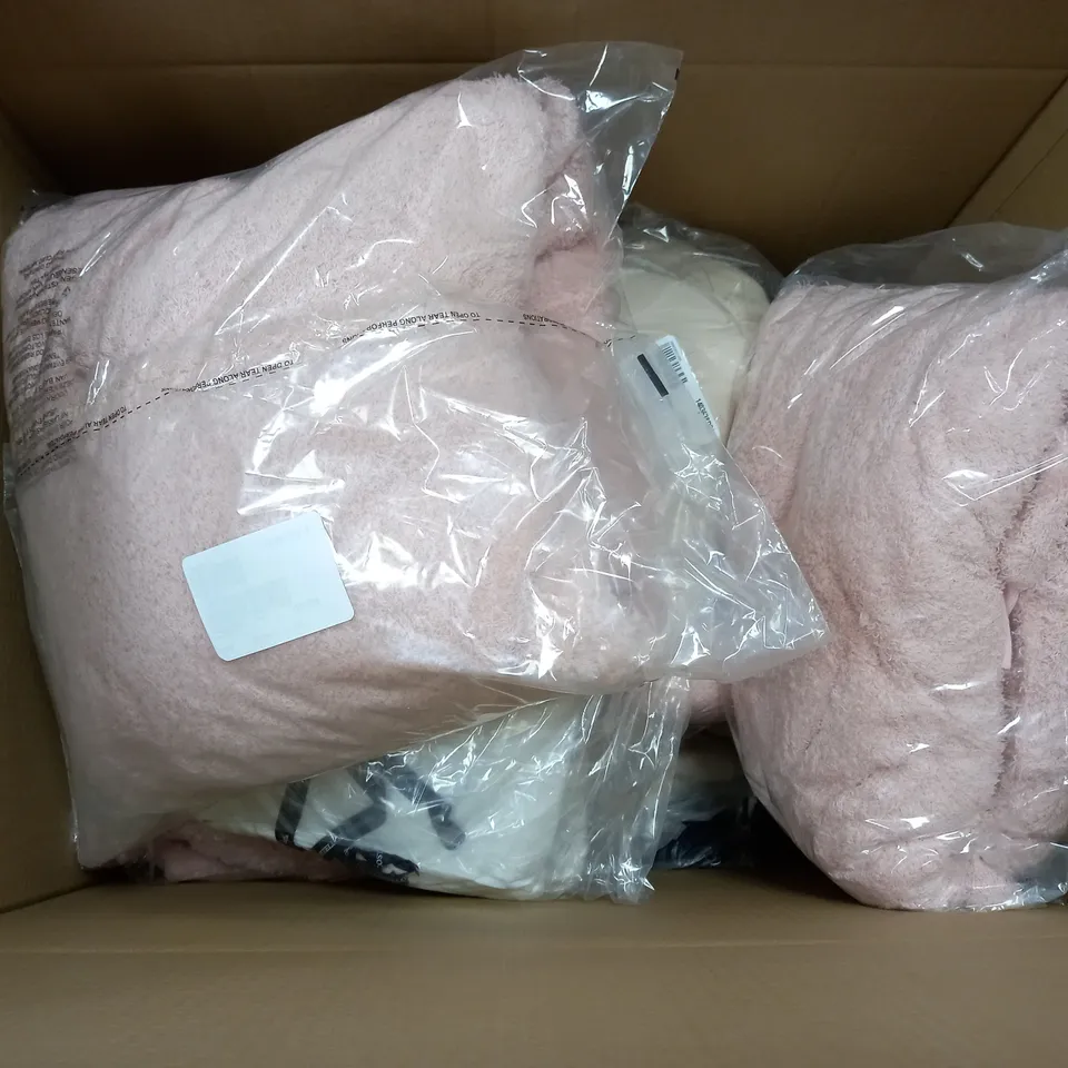 APPROXIMATELY 10 ASSORTED CLOTHING ITEMS TO INCLUDE DRESSES, BAGS, JUMPERS, ETC