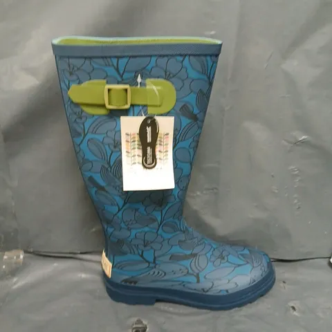 PAIR OF REGATTA ORLA KIELY WELLY BOOTS IN BIRDY BLUE - 6