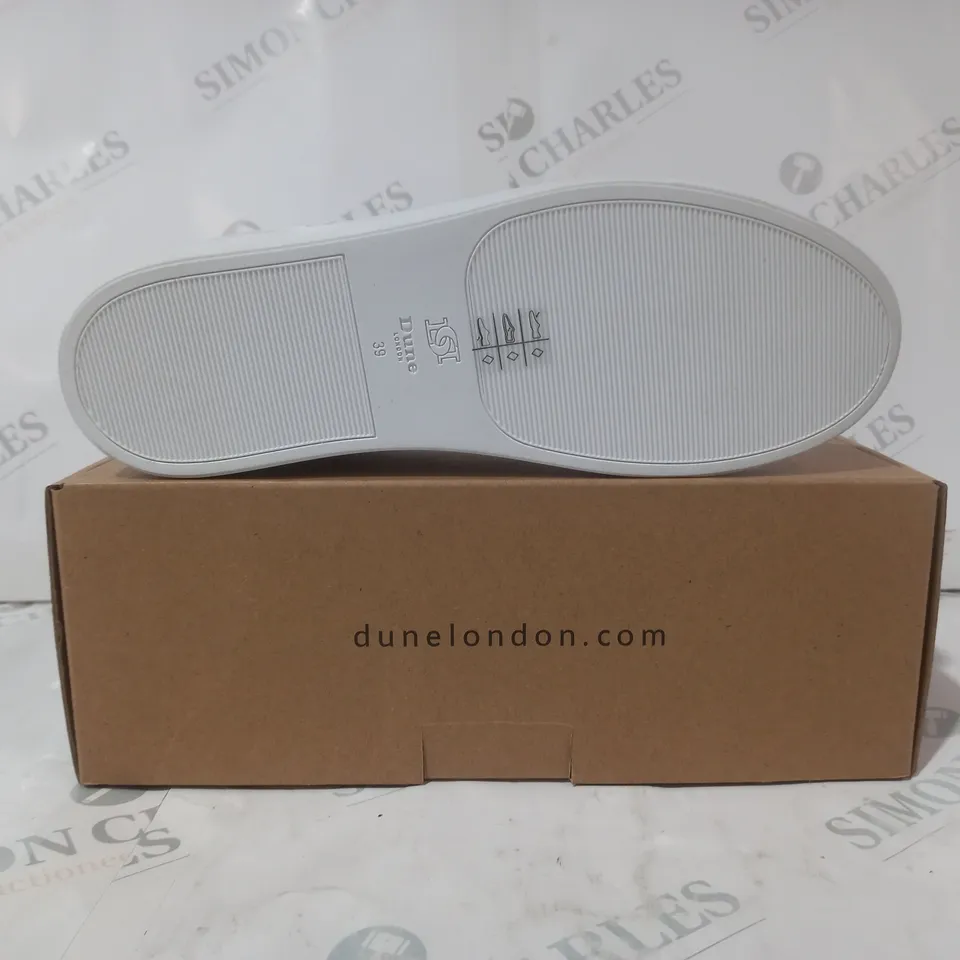 BOXED PAIR OF DUNE LONDON 081 ECLIPTI STAR EMBROIDERED SHOES IN WHITE SIZE 6