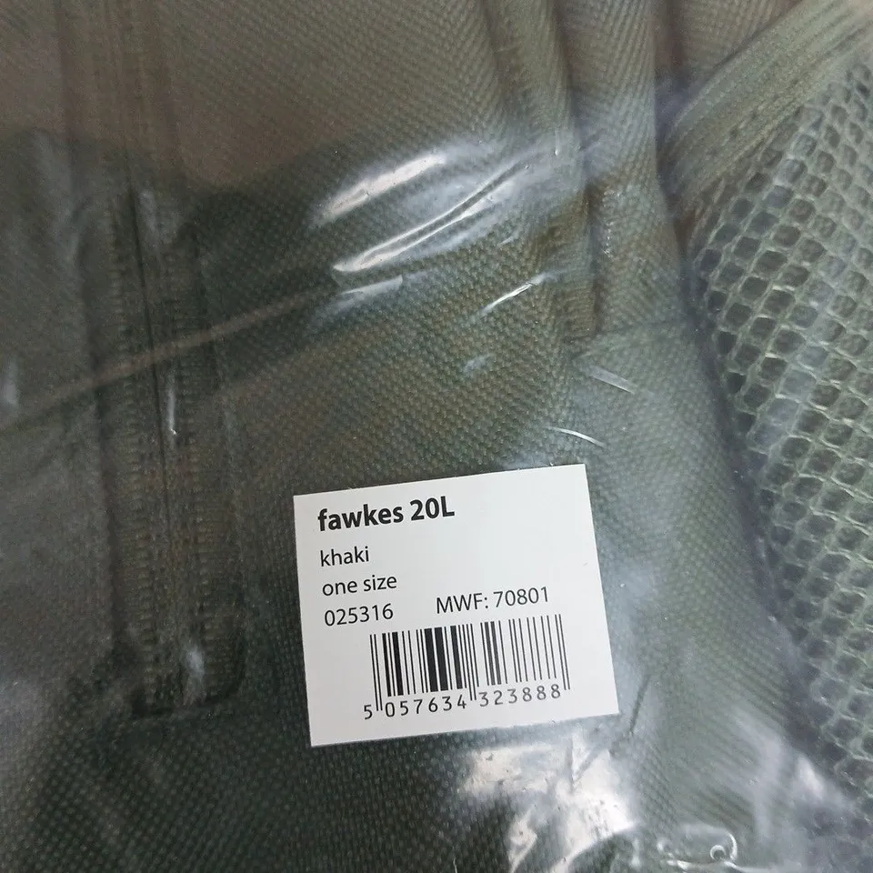 MOUNTAIN WAREHOUSE FAWKES 20L BACKPACK – KHAKI, ONE SIZE 