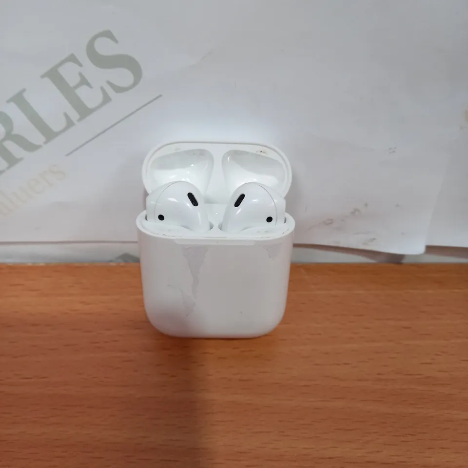 APPLE AIRPODS