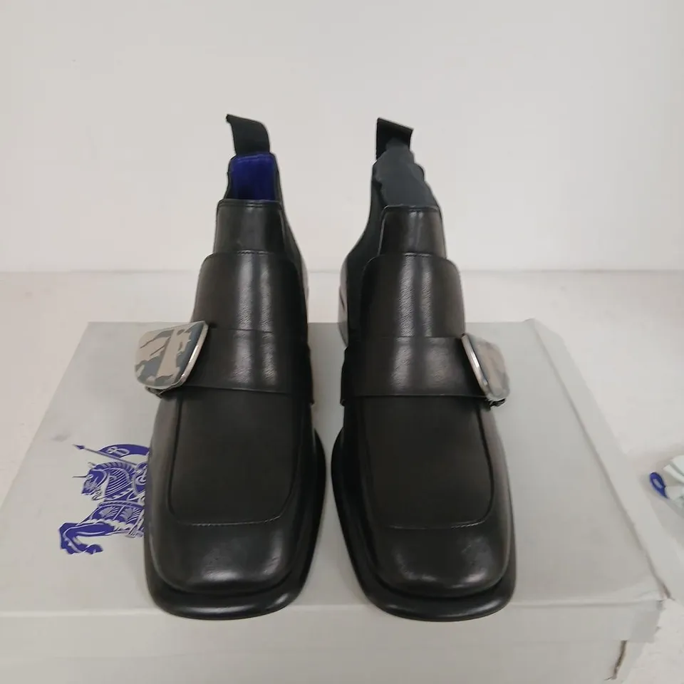 BURBERRY BLACK LEATHER BOOTS – UK 7 (EU 41)