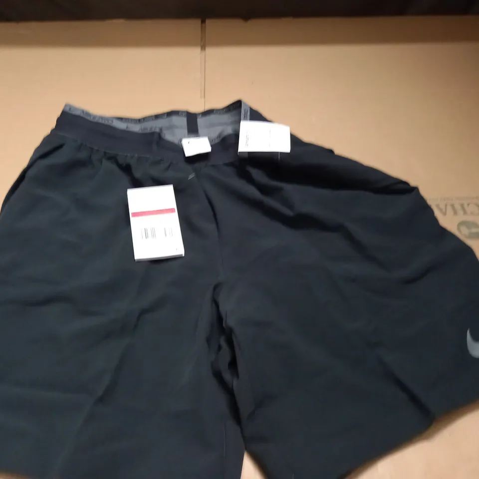 NIKE DRI-FIT BLACK SHORTS - L