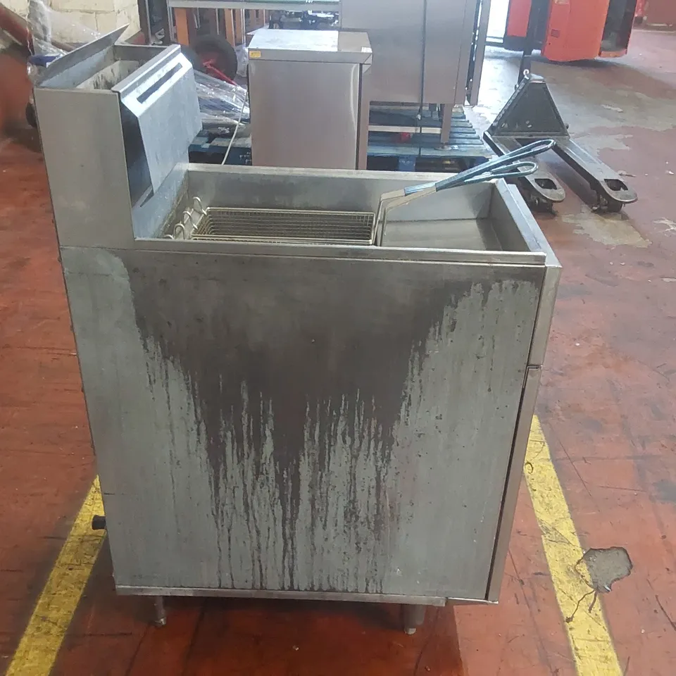 AMERICAN COMMERCIAL FRYER GAS SINGLE TANK TWIN BASKET